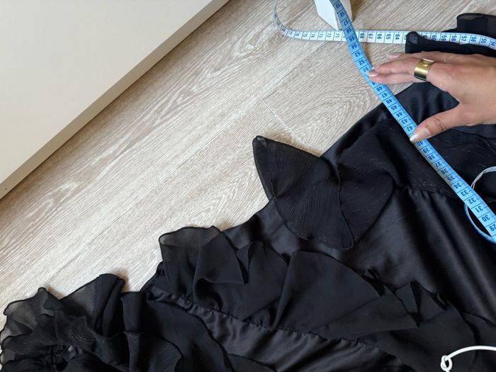 Robe moulante satinée à volants vintage noir - photo numéro 8