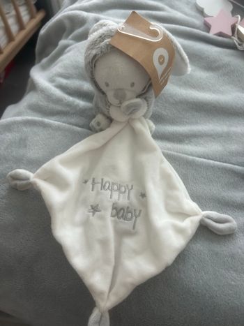 Doudou neuf bébé étiqueté 