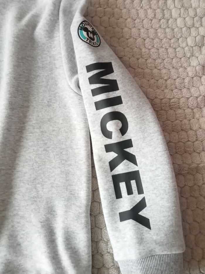 Pull Mickey 8 ans - photo numéro 4