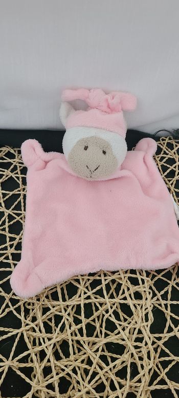 Doudou plat mouton rose CARTOON CLUB
