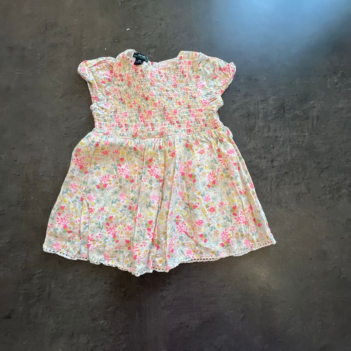 2 robes taille 6 mois - photo numéro 2