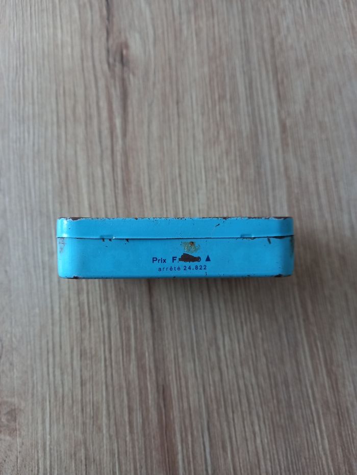 Boite ancienne en métal. - photo numéro 3