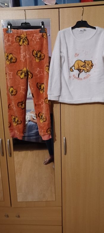 Très joli pyjama 2 pièces fille T 8 ans