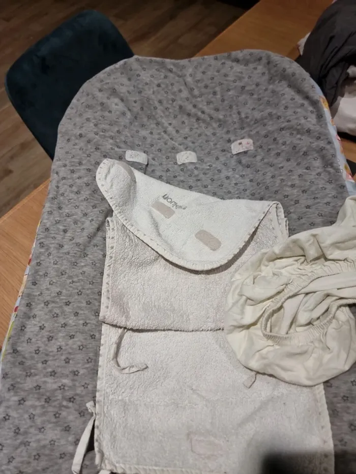 Petit prix ! Lot Matelas à langer avec housse - photo numéro 8