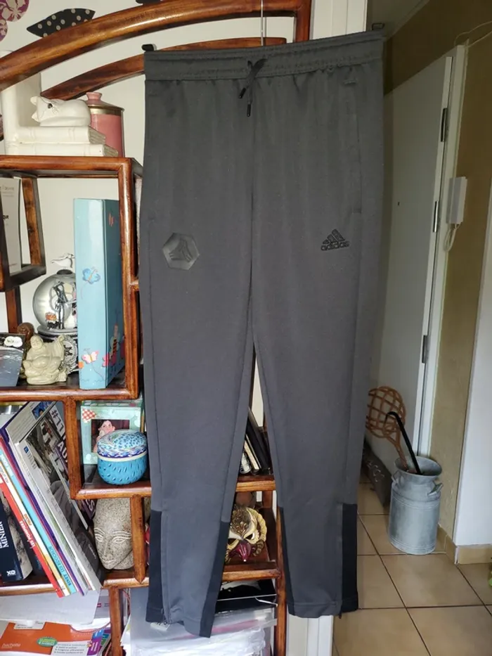 Pantalon jogging garçon Adidas 11-12 ans neuf jamais porté 🌸rdv possible sur Paris ou envoi