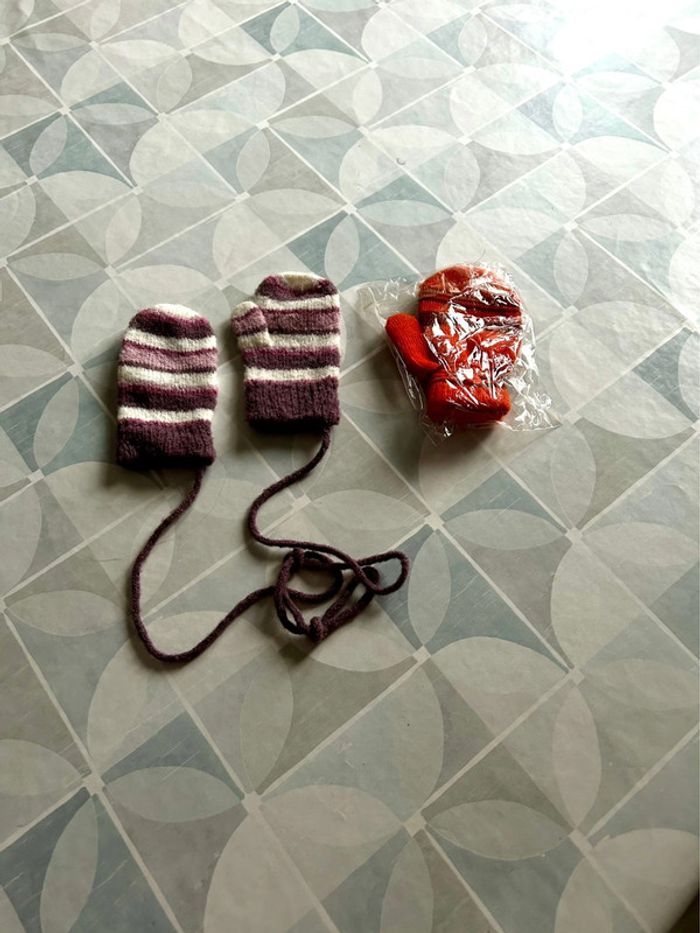 Lot de 2 paires de gants bébé - neuf