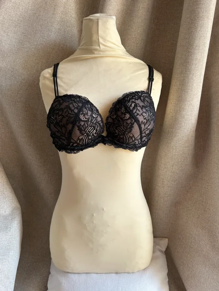 Soutien-gorge push-up noir en dentelle - photo numéro 4