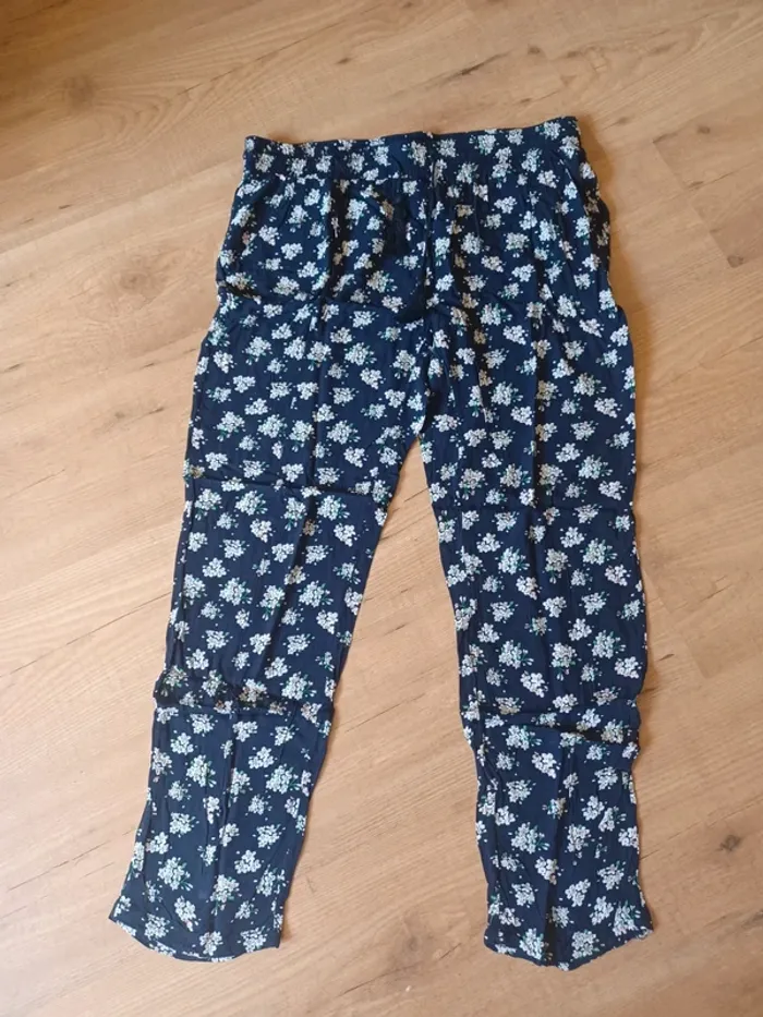 Pantalon fluide à fleurs