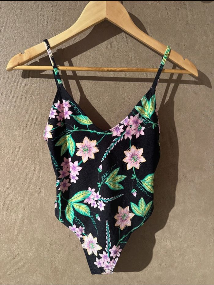 Maillot de bain noir à fleur  neuf