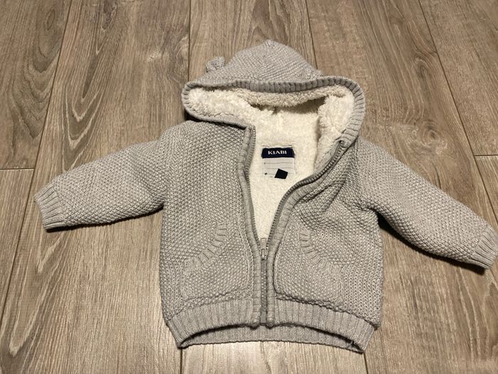 Gilet tricot gris Kiabi doublé 9 mois