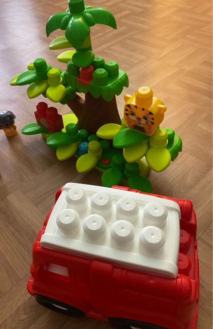 Mega Bloks Arbre Musical + Camion Pompiers