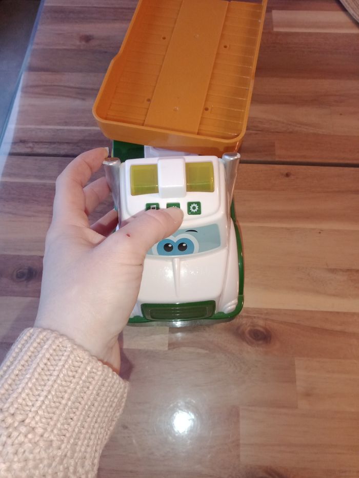 Camion John Deere musical avec sa remorque - photo numéro 4