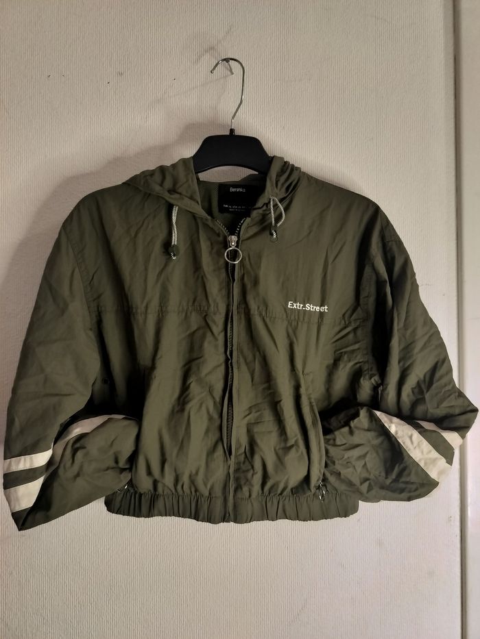 Petit gilet Bershka de sport kaki crop top