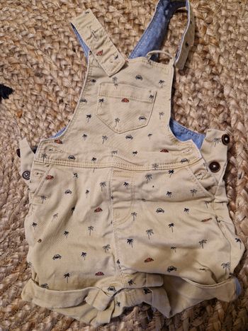 Salopette tape a l'œil taille 6 mois.