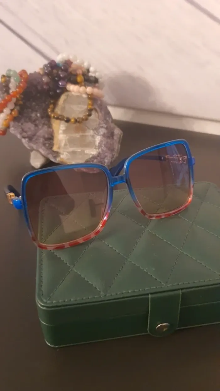 Lunette de soleil - photo numéro 2