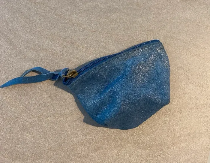 Petit porte monnaie bleu irisée