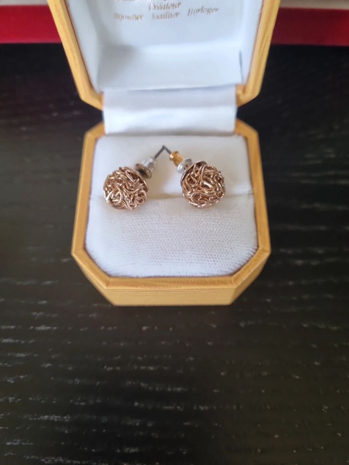 Paire de boucles d'oreilles fantaisie doré - photo numéro 3