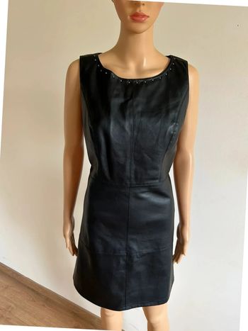 Robe noire en simili cuir sans manches Breal taille 38 jamais portée