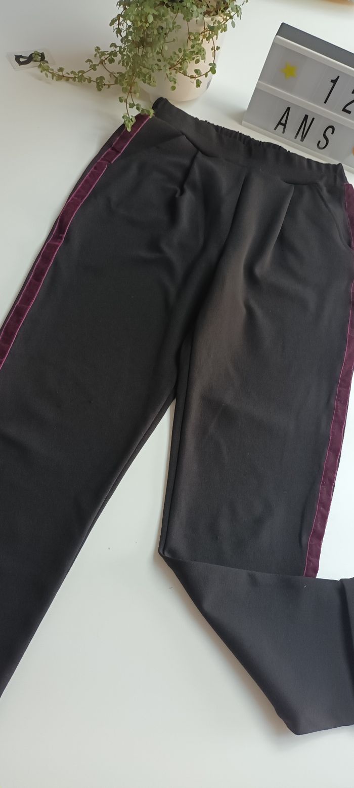 Pantalon noir et bordeaux