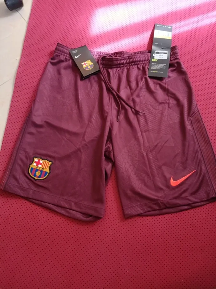 Short de foot FC Barcelone, Nike Authentique Officiel taille Adulte S Homme, Neuf