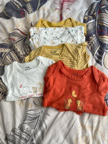 Lot de 5 bodies tape à l’œil