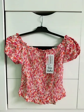 Haut court blanc et rose avec fleurs Taille M