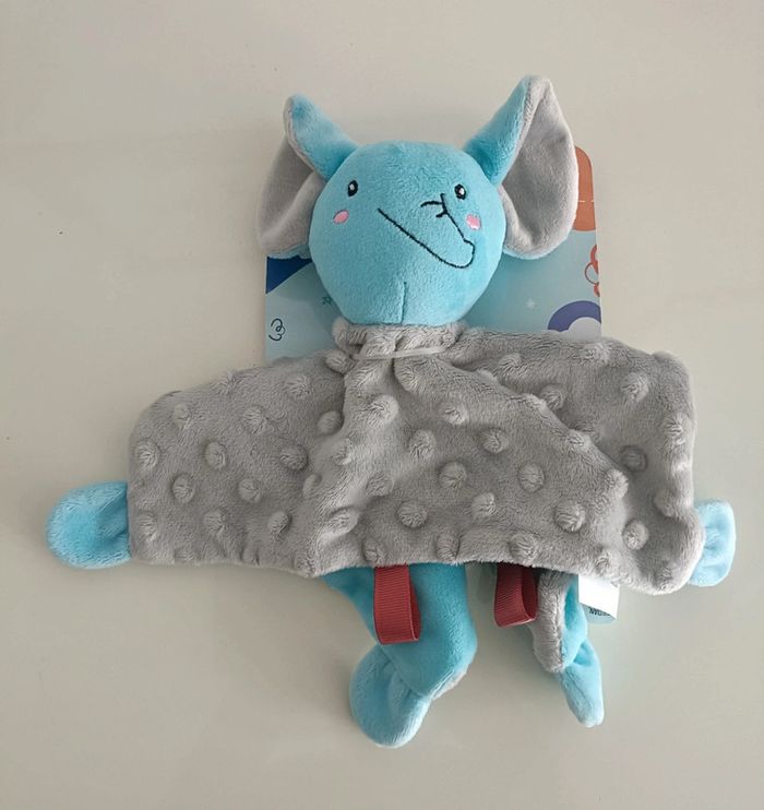 Doudou éléphant neuf en 3 mois