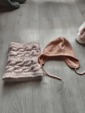 Bonnet et tour de cou