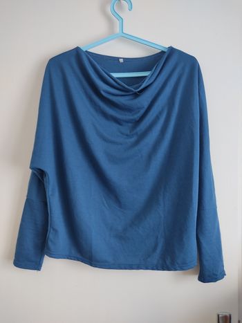 Pull bleu