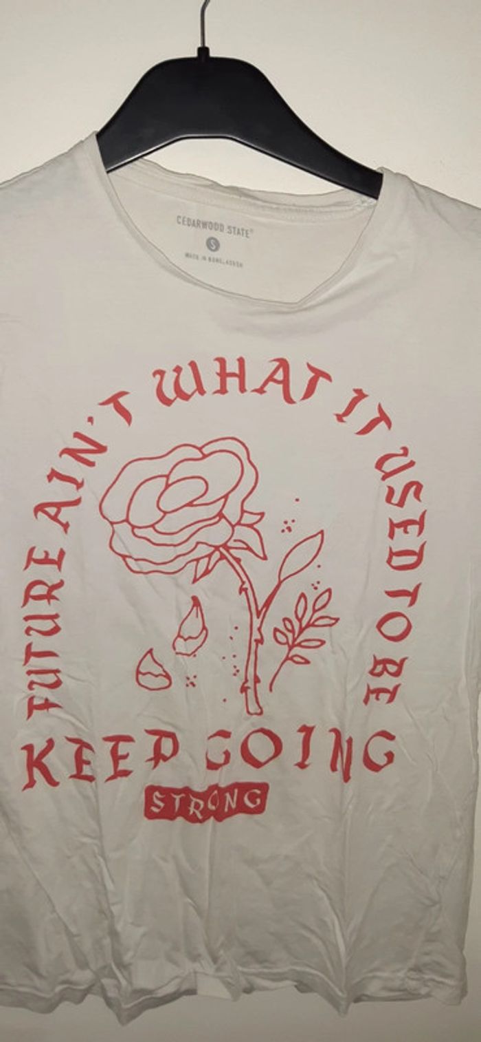 T-shirt blanc avec rose - photo numéro 3