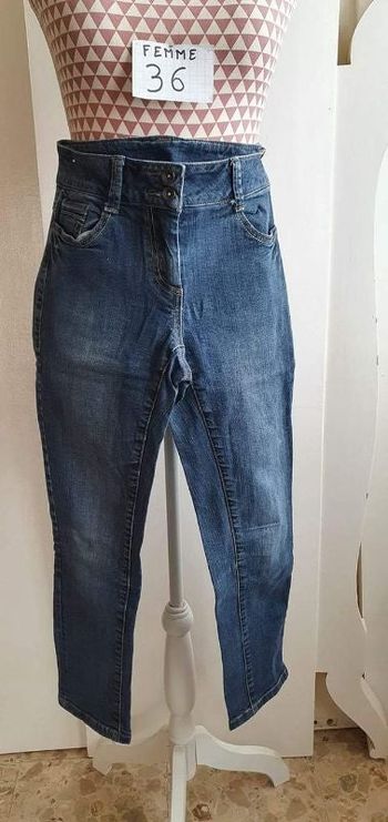 Jeans, bleu, coton et elasthanne, longueur 86cm 7/8 ,taille basse, forme slim, marque Camaïeu, en tr