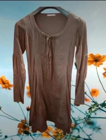 Jolie robe marron manches longues
