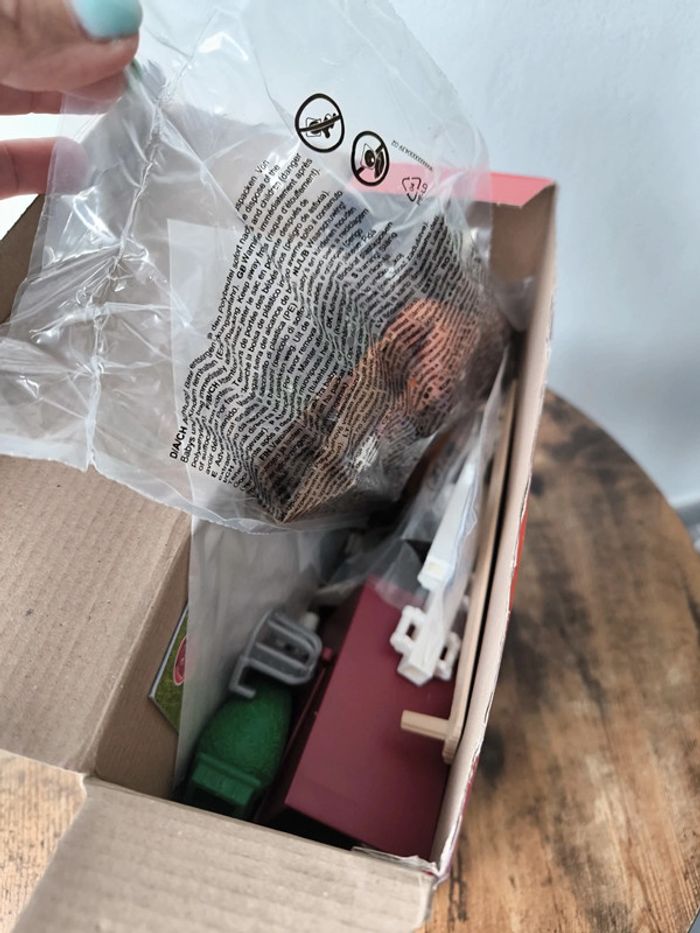 Enclos pour chevaux d'Hannah avec ruby la chienne Schleich 42458 neuf - photo numéro 2