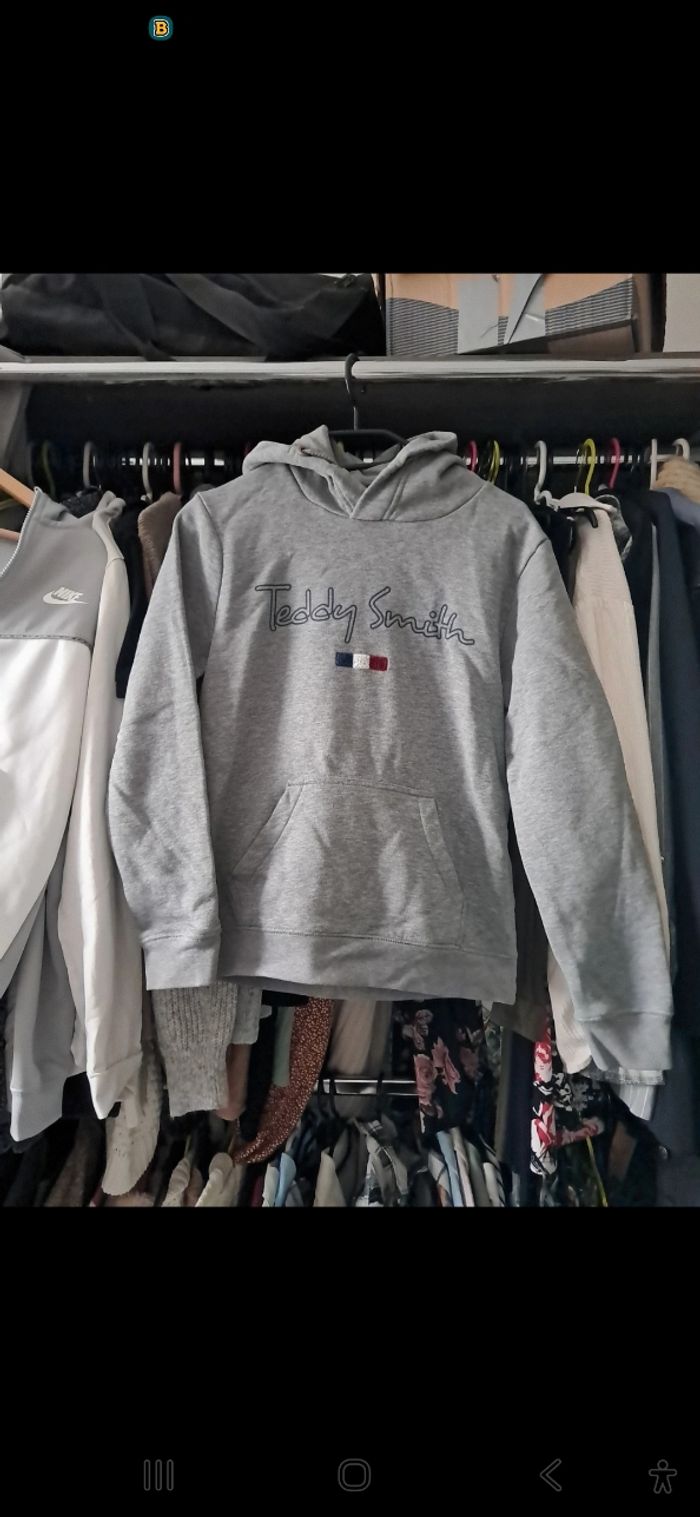 Pull a capuche