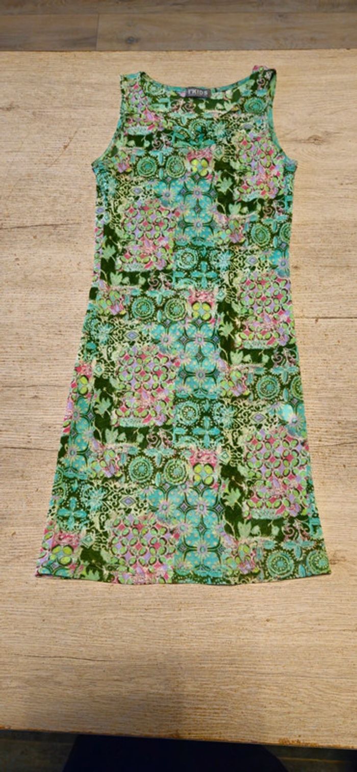 Robe moulante verte à motifs avec son t shirt blanc, sans manche, I'Kids Contemporary, 152/12 ans - photo numéro 2