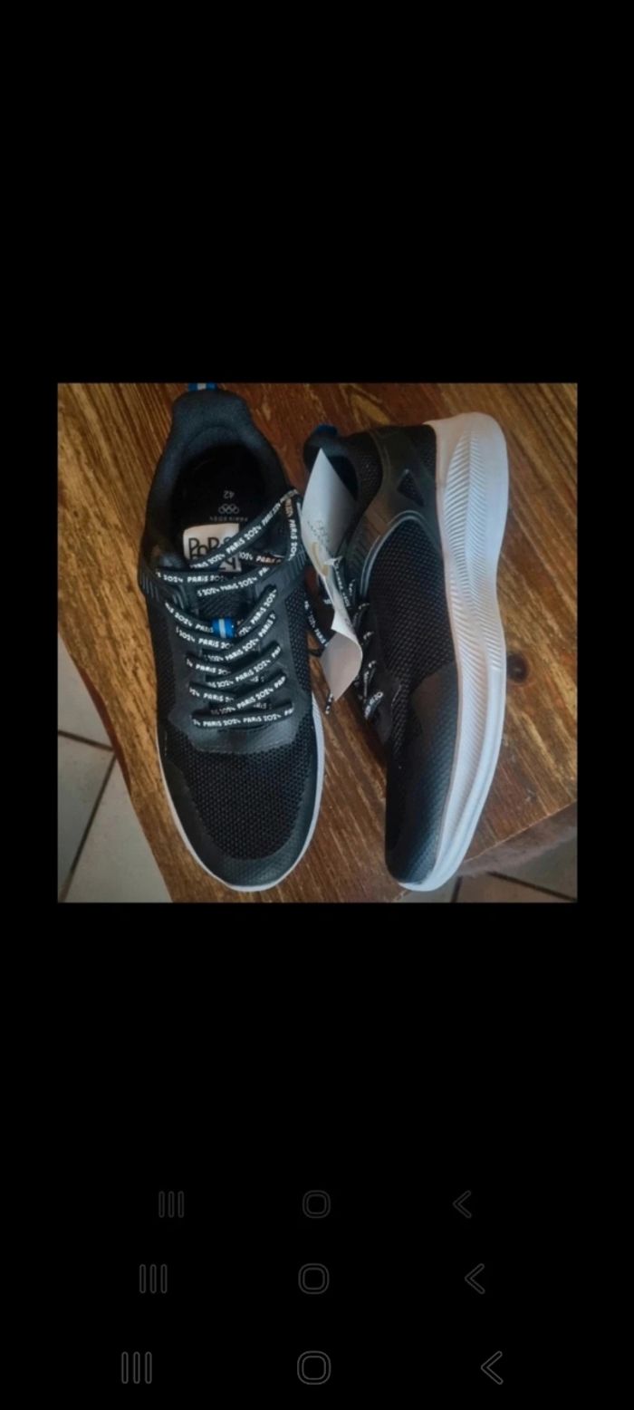 baskets PARIS JO 2024 taille 42 🎁 neuf  🎁 idée cadeau