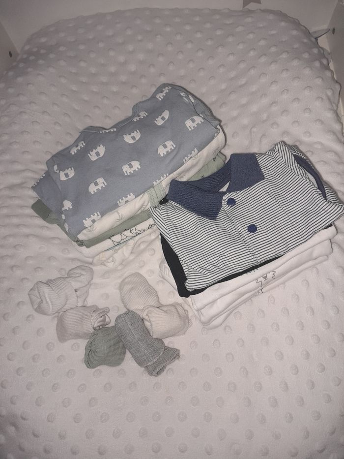 Lot vêtements 1 mois - photo numéro 2