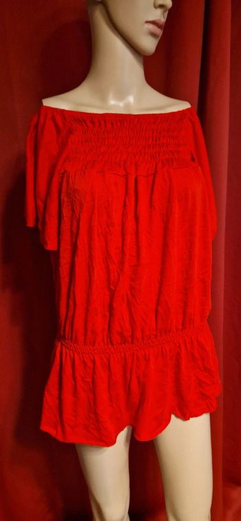 Haut rouge épaules nues,  taille unique