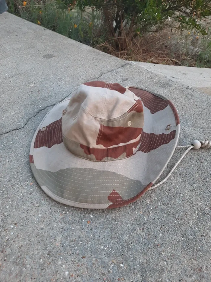 Chapeau militaire camouflage sable désert