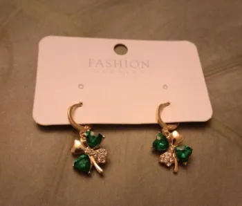 2 paires de boucles d'oreilles pierres strass