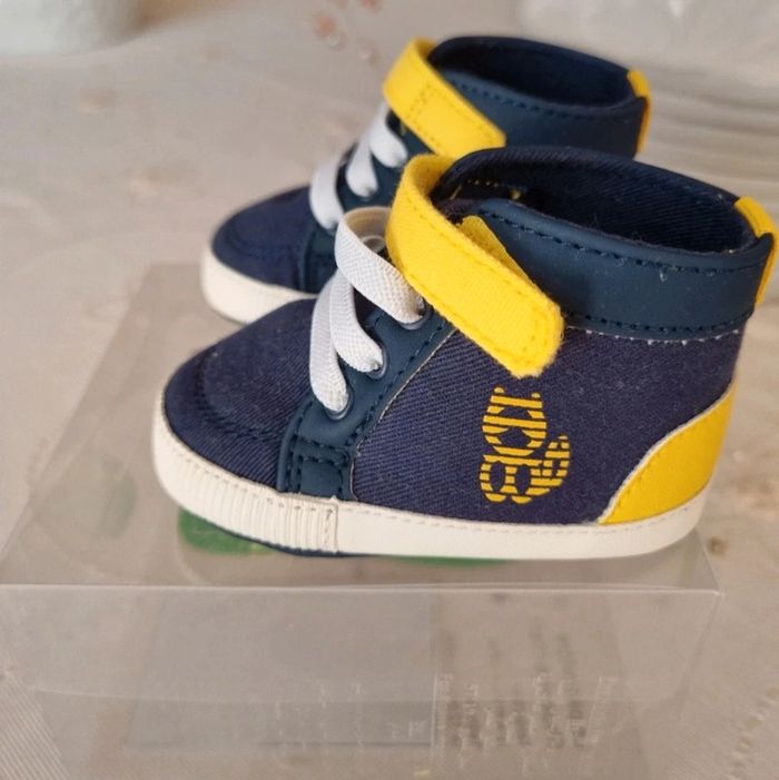 Chaussures Obaïbi 1/6 mois neuves - photo numéro 3