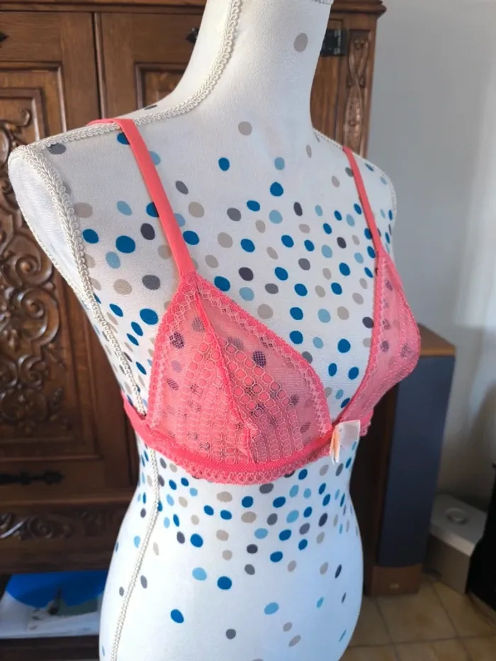 Joli soutien gorge dentelle corail - photo numéro 3