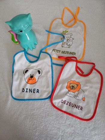 Lot 3 bavoir plastifié au dos