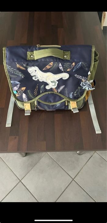 Cartable dinosaure avec trousse assortie en très bonne état taille 36 cm pour cp/cel Auchan
