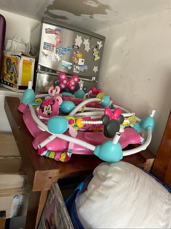 Minnie Mouse éveille bébé