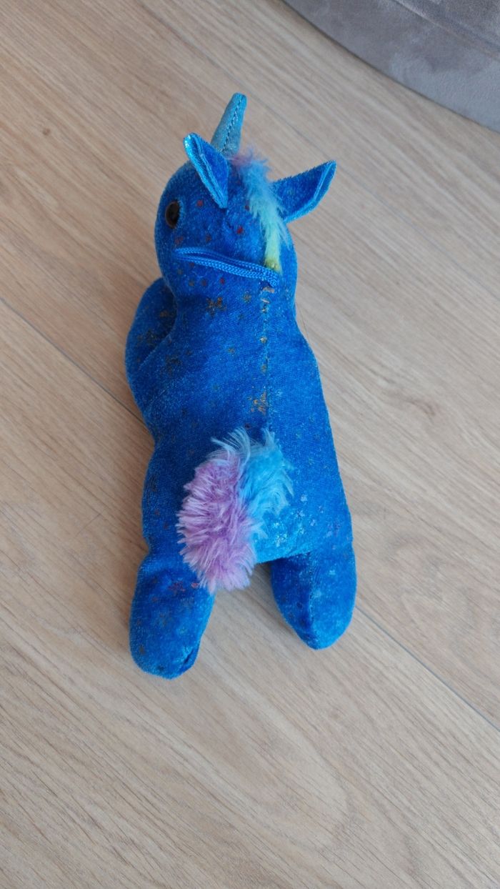 Peluche licorne 🦄 bleu brillante - photo numéro 3