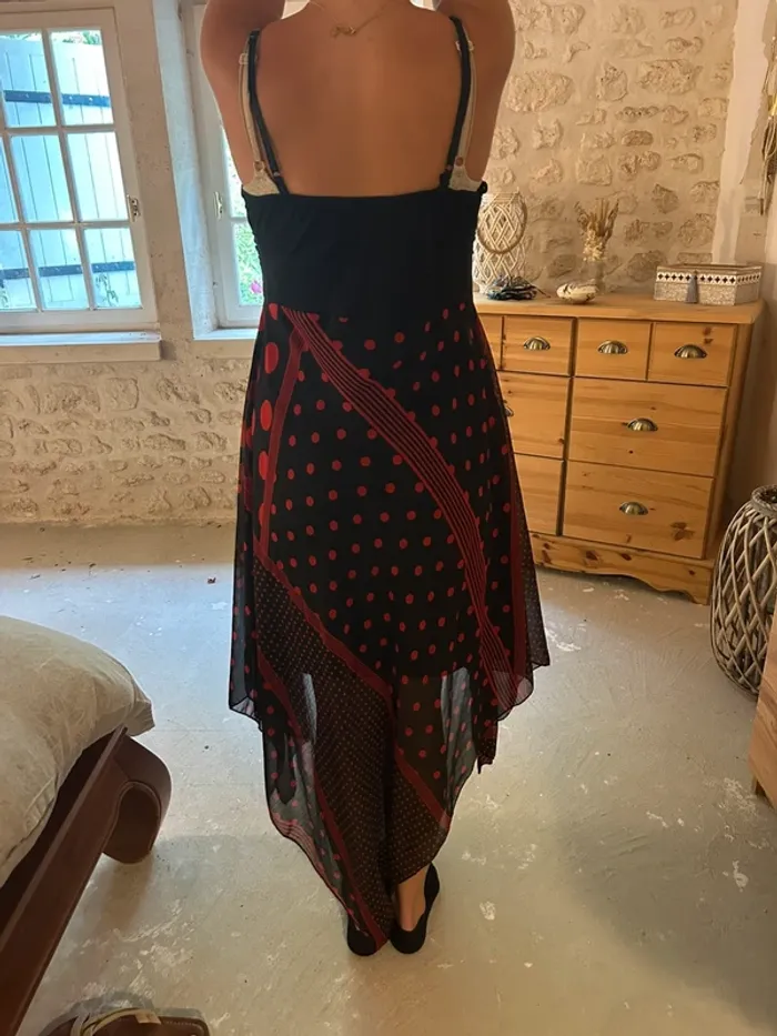 Jolie robe rouge et noir - photo numéro 3