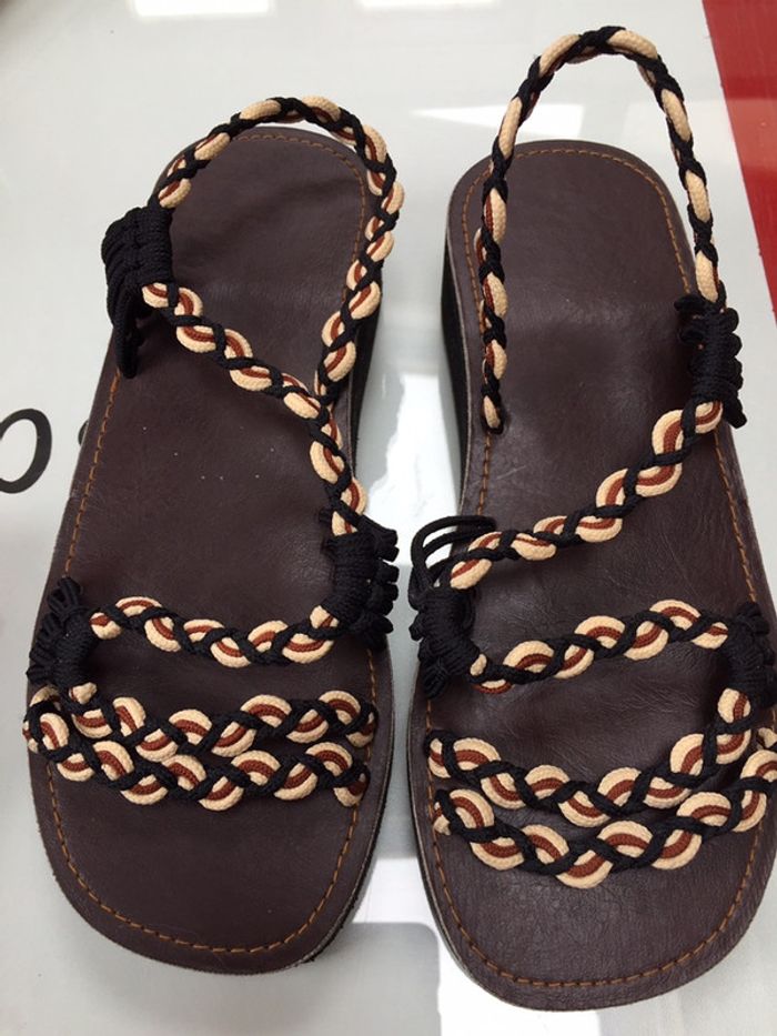 Pieds nus#pointure#taille 37 - photo numéro 2