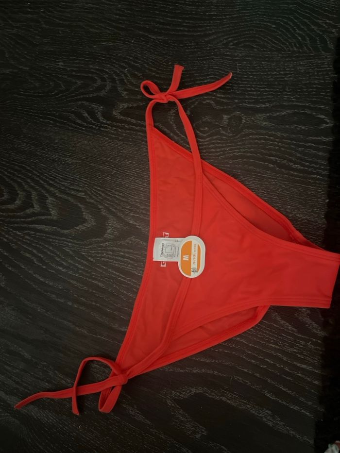 Bas de maillot de bain rouge