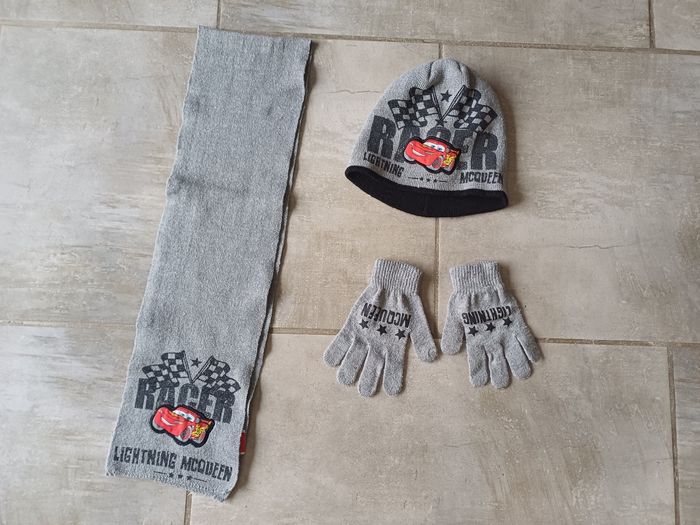 Lot écharpe, bonnet, gants CARS taille 52 (7-12 ans)